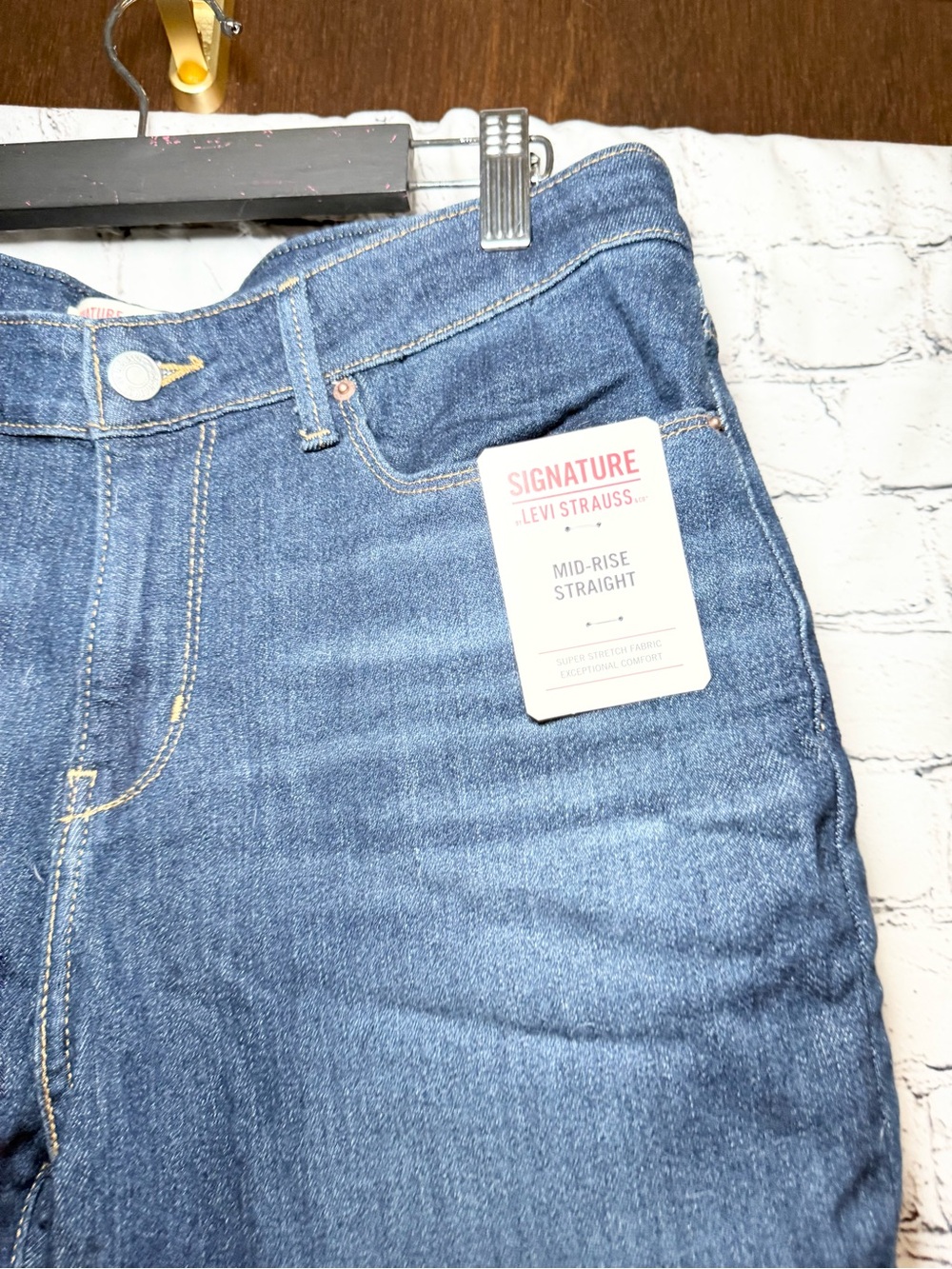 NWT. Women's Dark Blue Stretch Straight Jeans. Size 30 - Picture 5 of 5